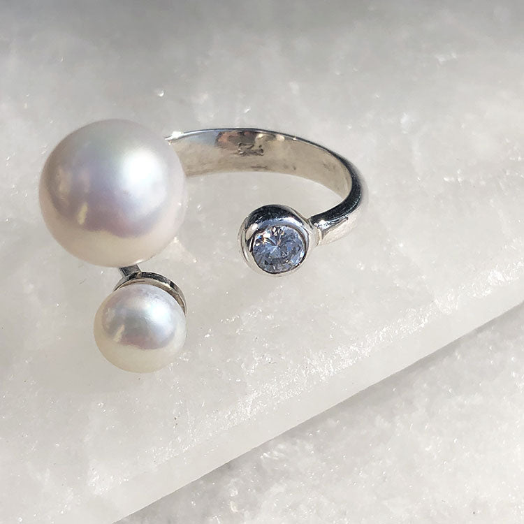 Anillo de plata con perlas