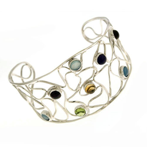 brazalete de plata con piedra