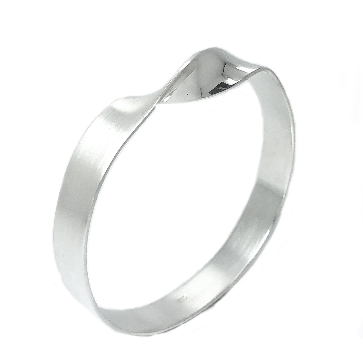 Brazalete de plata con textura