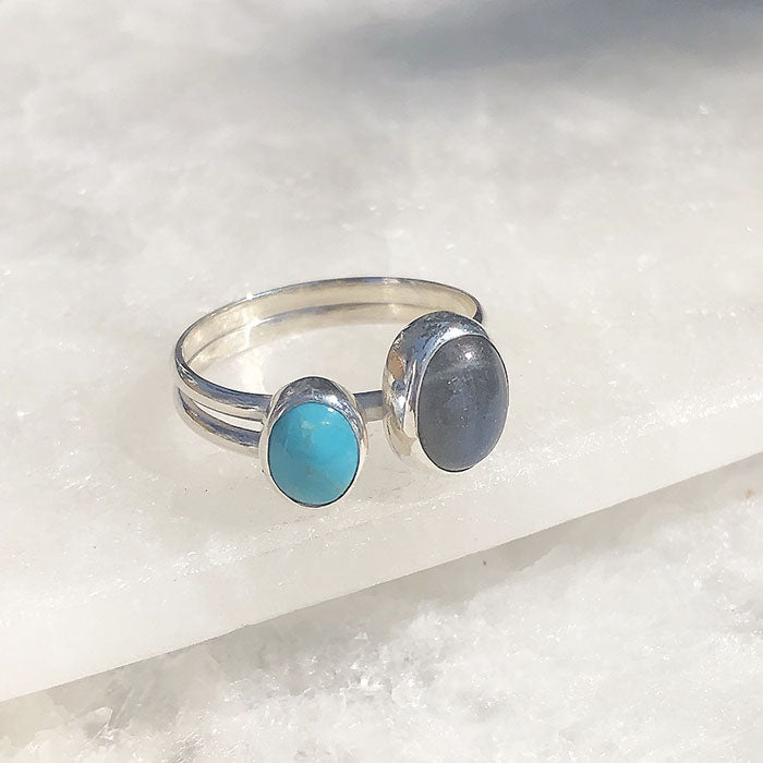 Anillo con piedras y plata