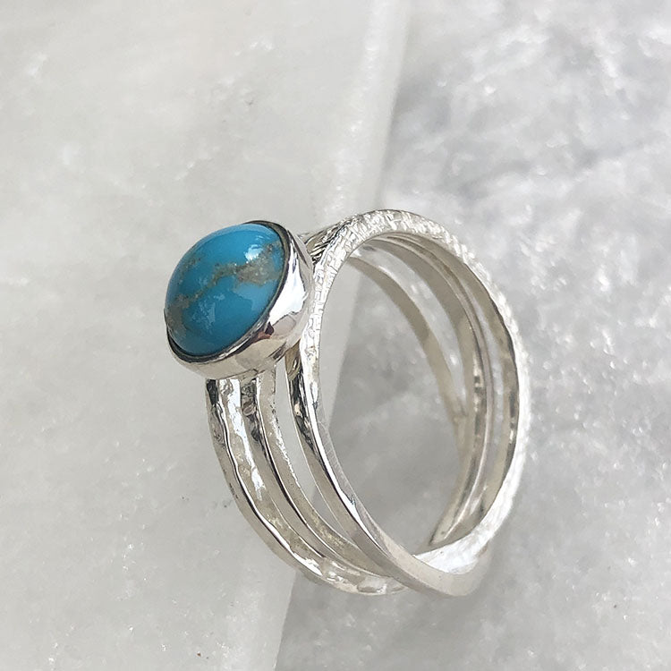 Anillo de plata con piedra