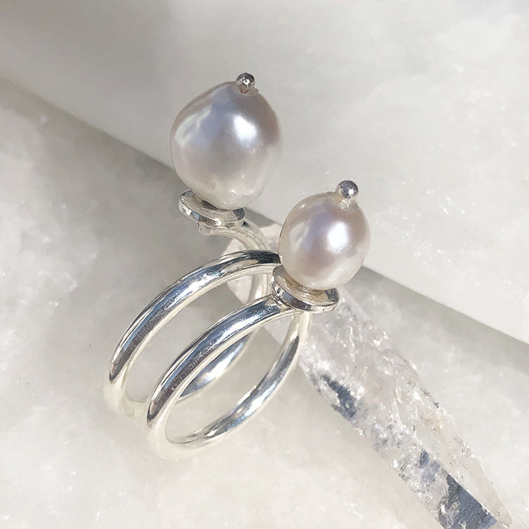 Anillo de plata con perla