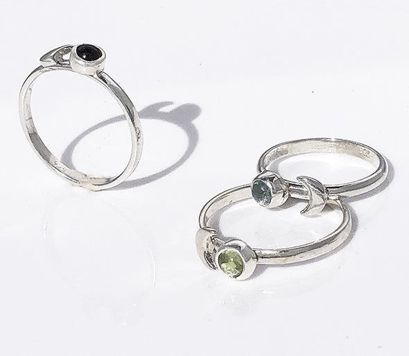 anillo de plata con piedra