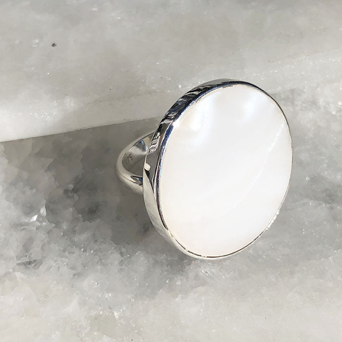 Anillo de madreperla