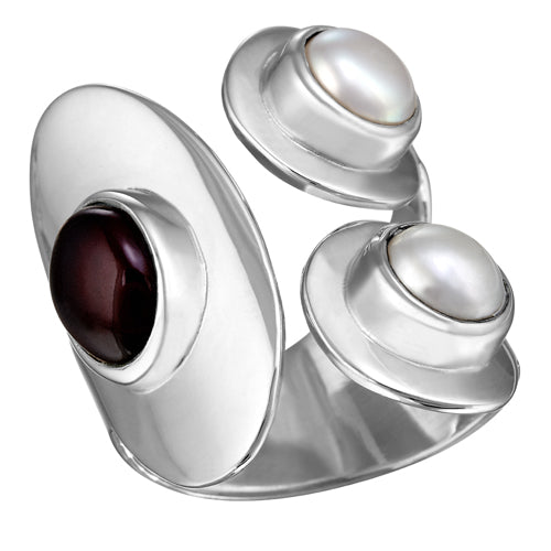 anillo de plata con piedra y perla