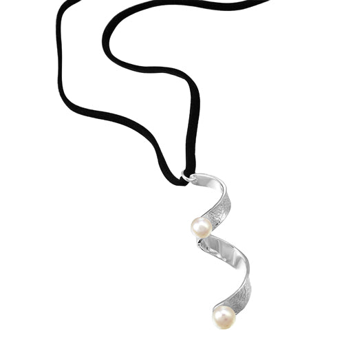 dije de plata con perla