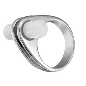 anillo de plata con onix blanco