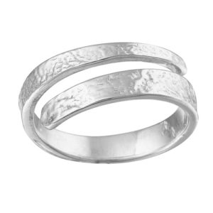 anillo de plata con textura